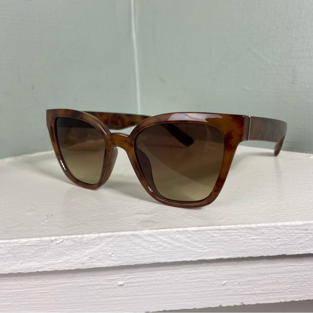 Chico's Tortoise Shell Sunglasses Shades Gradient Lenses Cat Eye - Picture 2 of 10